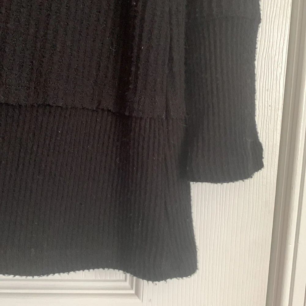 JOAN VASS Black V-Neck Waffle-Knit Long-Sleeve Sweater